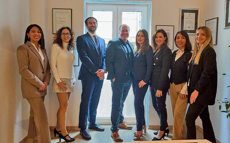 Das Team der Kanzlei Ribas Brutschy Abogados im Karlsruher Büro